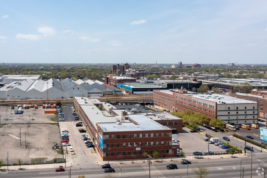 2403-2443 W 16th St, Chicago, IL à louer - Photo principale – Image 1 sur 4