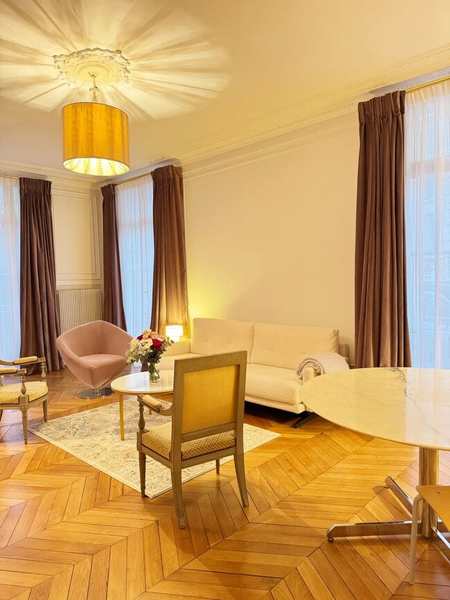 Plus de détails pour 3 Rue Antoine Arnauld, Paris - Bureau à louer