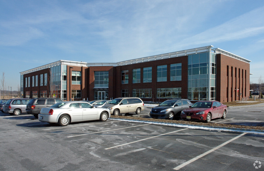 1720 Spillman Dr, Bethlehem, PA à louer - Photo de l’immeuble – Image 2 sur 10