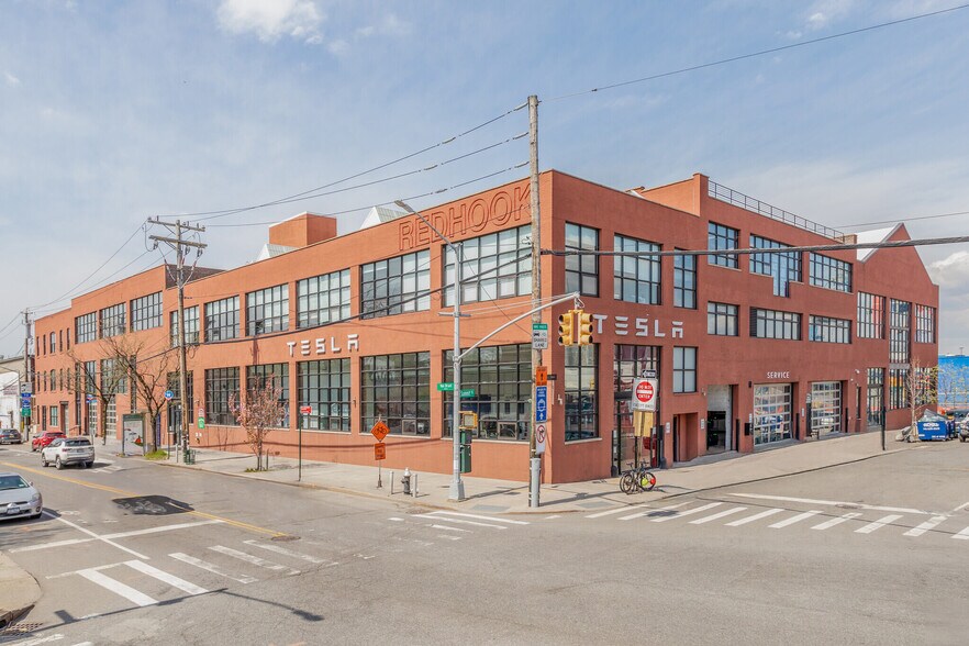 160 Van Brunt St, Brooklyn, NY à louer - Photo de l’immeuble – Image 2 sur 6