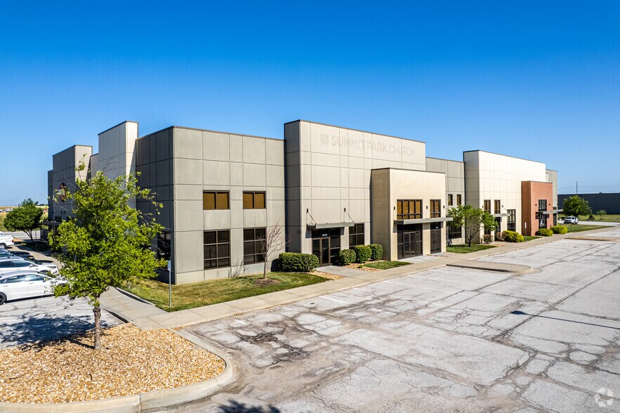 2810-2850 NE Independence Ave, Lee's Summit, MO à louer - Photo de l’immeuble – Image 2 sur 4