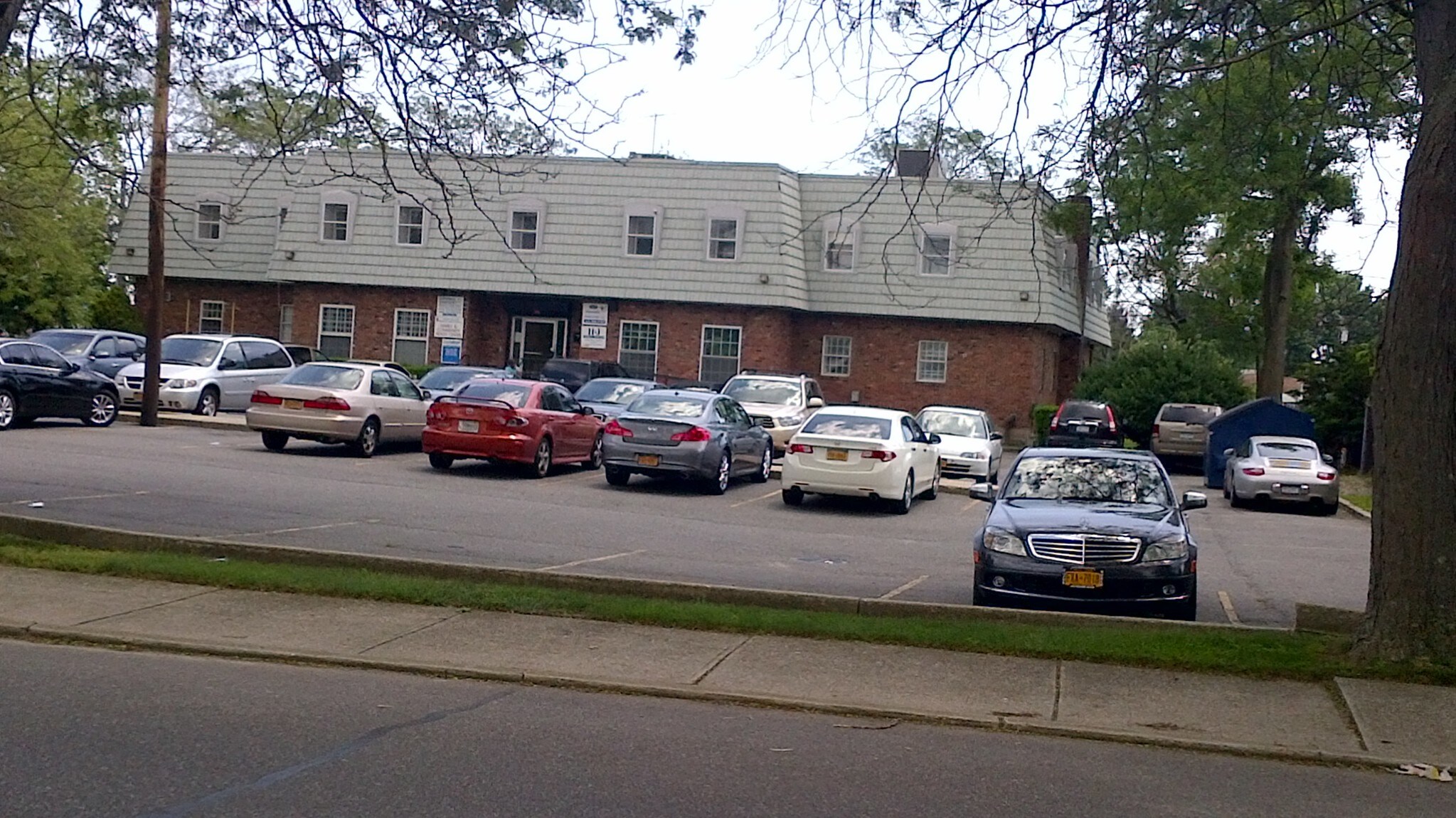 393 Sunrise Hwy, West Babylon, NY à louer Photo de l’immeuble– Image 1 sur 8