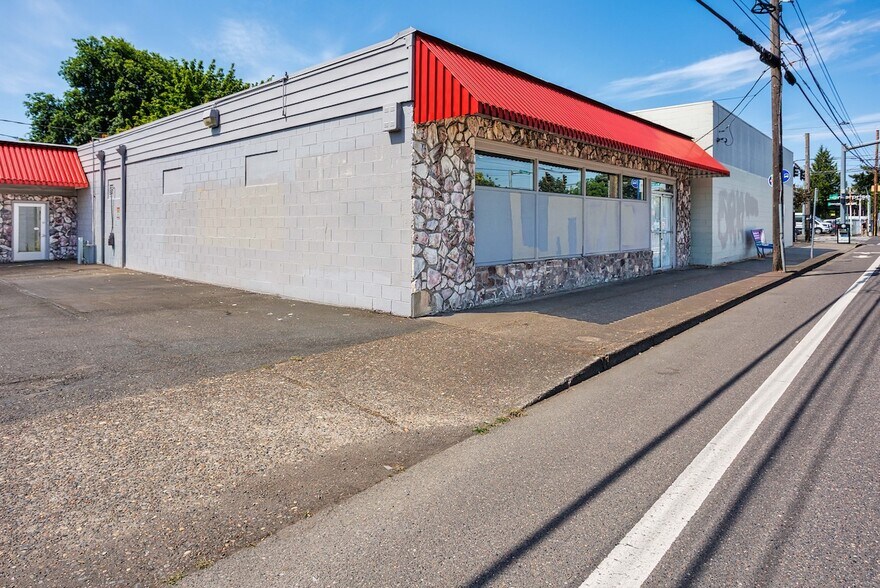 10234 NE Glisan St, Portland, OR à vendre - Photo de l’immeuble – Image 2 sur 28