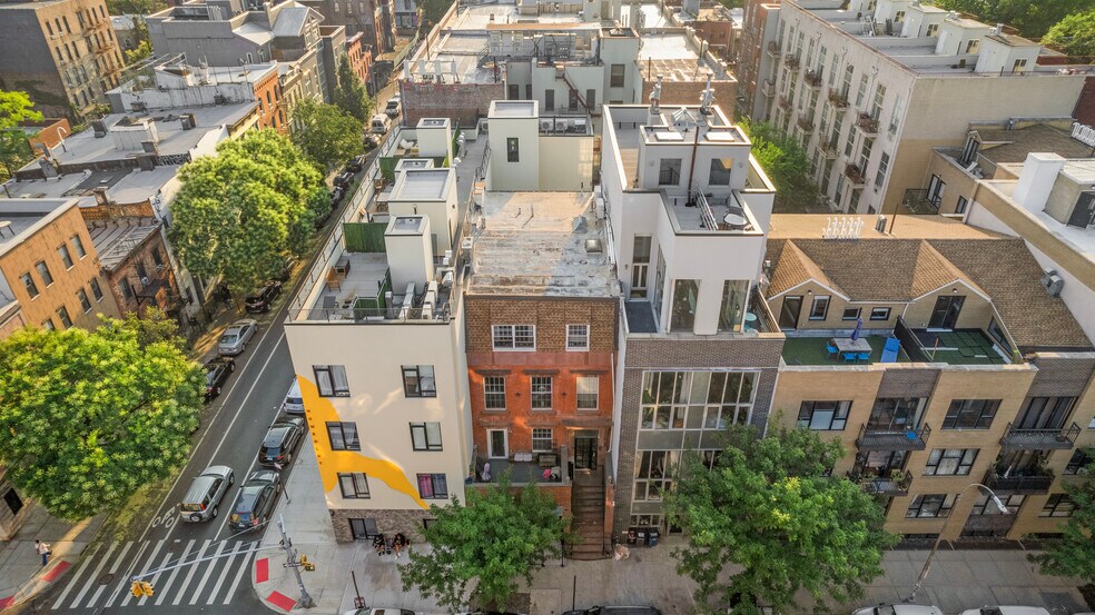 197 Humboldt St, Brooklyn, NY à vendre - Photo de l’immeuble – Image 3 sur 11