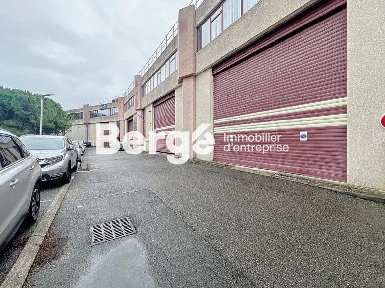 Industriel/Logistique dans Vallauris à louer - Photo de l’immeuble – Image 1 sur 16