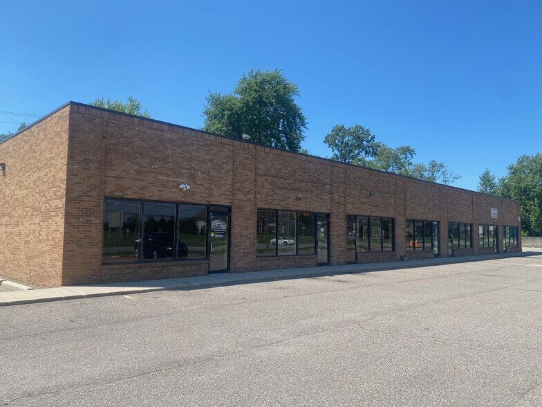 16700-16950 Allen Rd, Taylor, MI à louer - Photo de l’immeuble – Image 2 sur 3