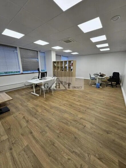 Bureau dans Maisons-Alfort à louer - Photo de l’immeuble – Image 2 sur 2