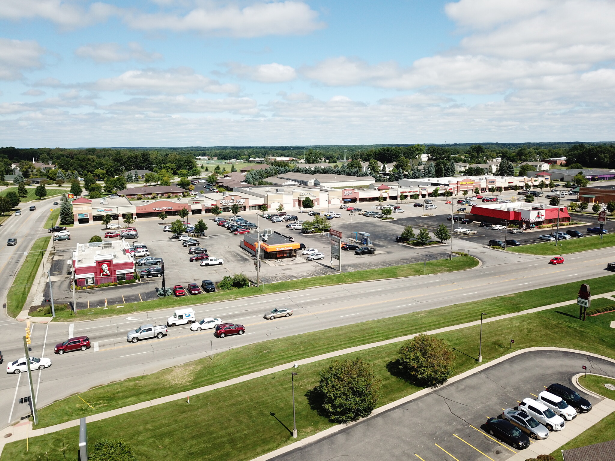 301 S Maplewood St, Greenville, MI à louer Photo principale– Image 1 sur 5