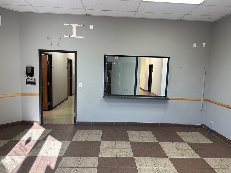 9975 S Eastern Ave, Las Vegas, NV à louer - Photo intérieure – Image 2 sur 8