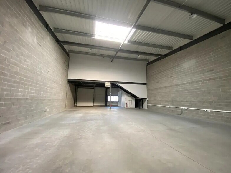 Local d’activités dans Cormeilles-en-Parisis à louer - Photo intérieure – Image 2 sur 13