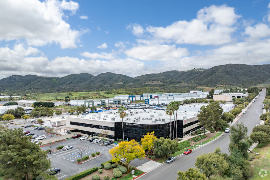 27455 Tierra Alta Way, Temecula, CA à louer - Photo de l’immeuble – Image 1 sur 8