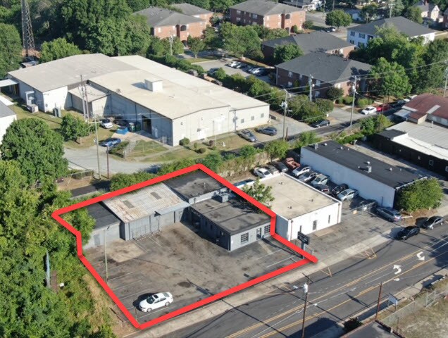 946 S Chapman St, Greensboro, NC à louer - Photo de l’immeuble – Image 1 sur 7