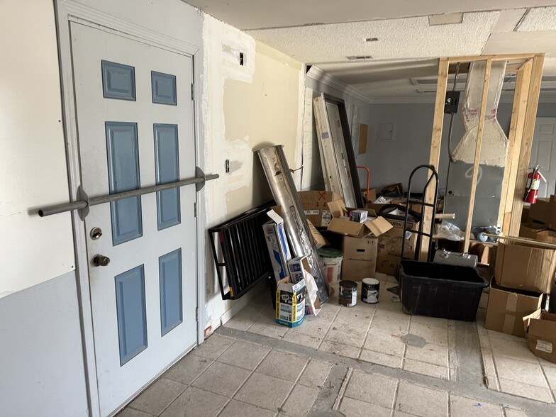 7149 N Palafox St, Pensacola, FL à louer - Photo intérieure – Image 2 sur 3