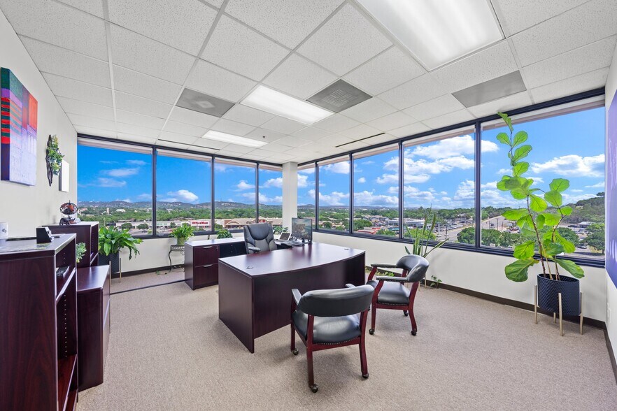 222 S Sidney Baker St, Kerrville, TX à vendre - Photo de l’immeuble – Image 3 sur 55