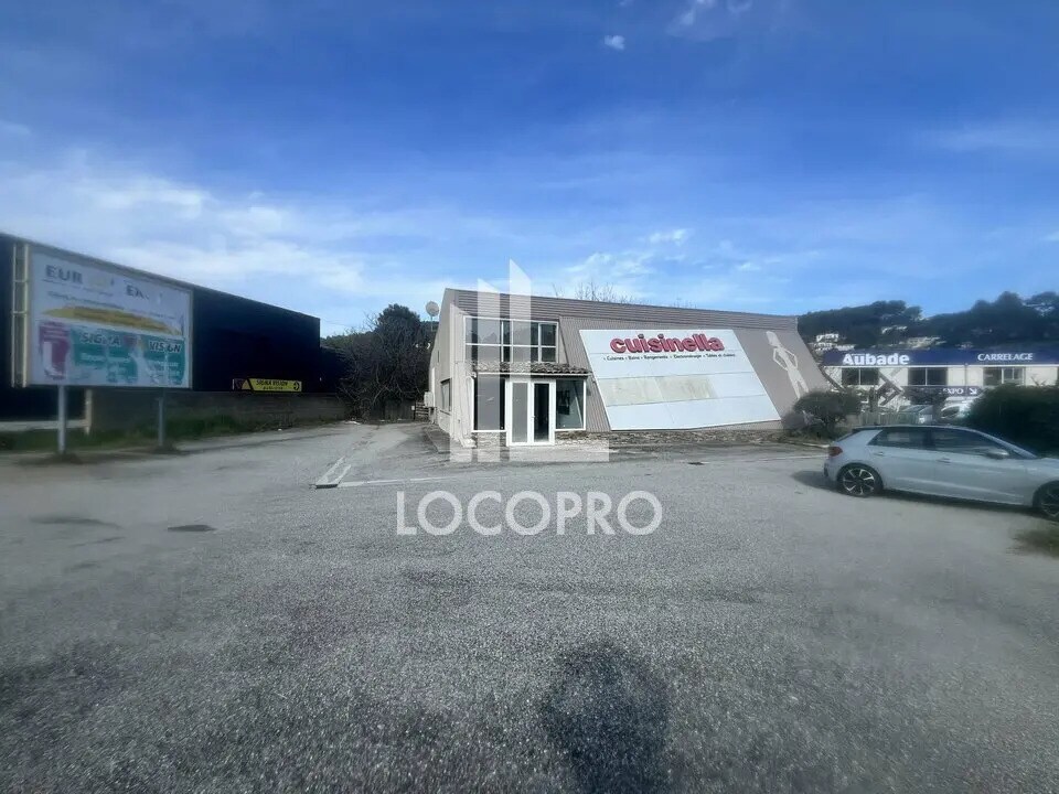 Local commercial dans Trans-en-Provence à louer Photo principale– Image 1 sur 6