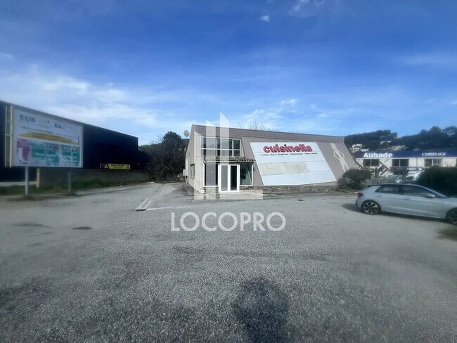 Plus de détails pour Local commercial à louer