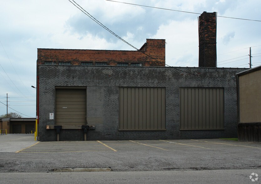 4101 Commerce Ave, Cleveland, OH à vendre - Photo de l’immeuble – Image 3 sur 6