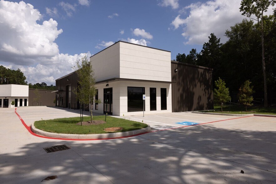 3513 N Loop 336 W, Conroe, TX à vendre - Photo de l’immeuble – Image 2 sur 19