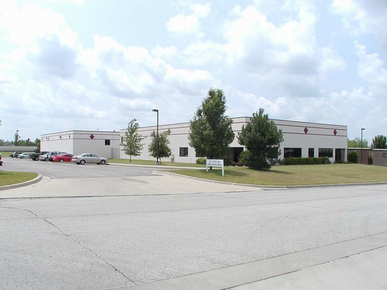 3 NE Victoria Dr, Lee's Summit, MO à vendre - Photo de l’immeuble – Image 2 sur 4