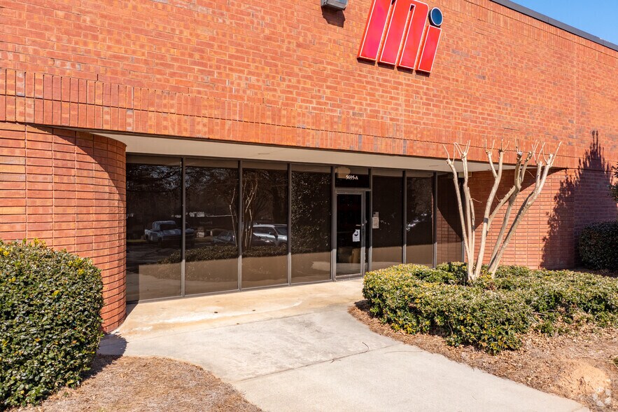 5695 Oakbrook Pky, Norcross, GA à louer - Photo de l’immeuble – Image 2 sur 4