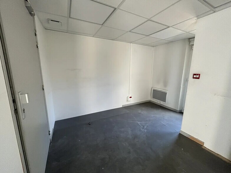 20 Avenue De La Paix, Lèves à louer - Photo de l’immeuble – Image 3 sur 5