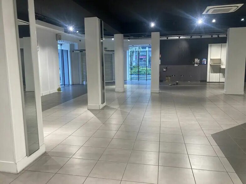 Local commercial dans Chambéry à louer - Photo intérieure – Image 2 sur 3