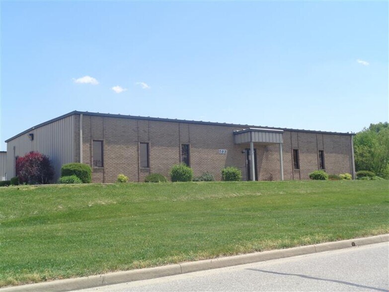 703 N Chestnut St, Huntingburg, IN à vendre - Photo de l’immeuble – Image 2 sur 7