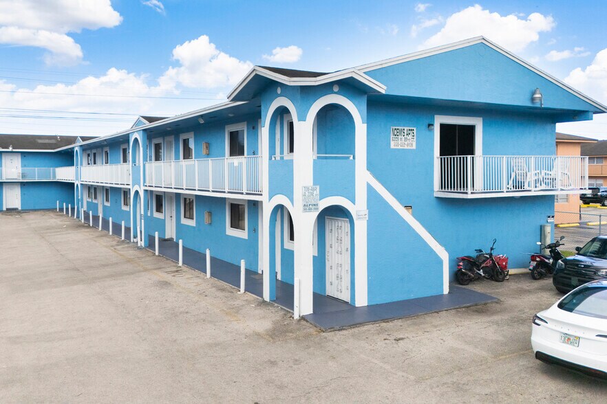6305 W 22nd Ct, Hialeah, FL à vendre - Photo de l’immeuble – Image 2 sur 35
