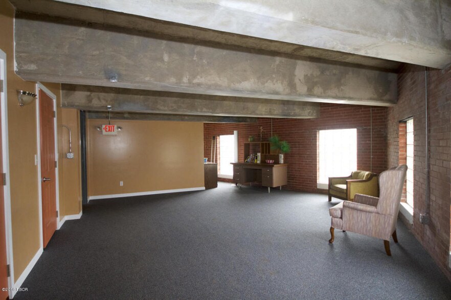 1051 S Wall St, Carbondale, IL à vendre - Photo intérieure – Image 3 sur 16