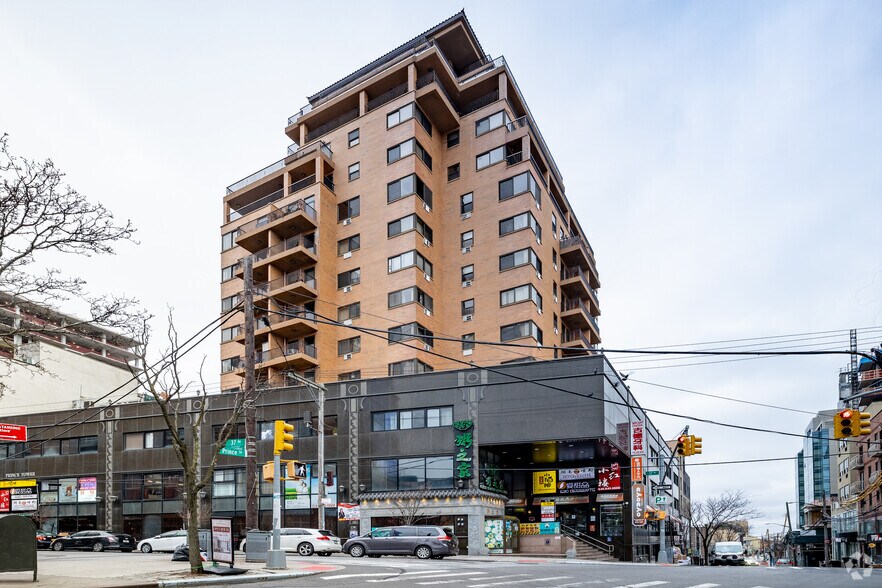 3636 Prince St, Flushing, NY à louer - Photo principale – Image 1 sur 36