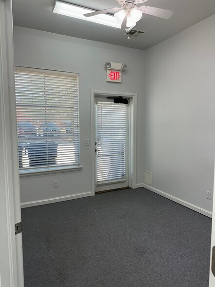 13838 Quail Pointe Dr, Oklahoma City, OK à louer - Photo de l’immeuble – Image 3 sur 11