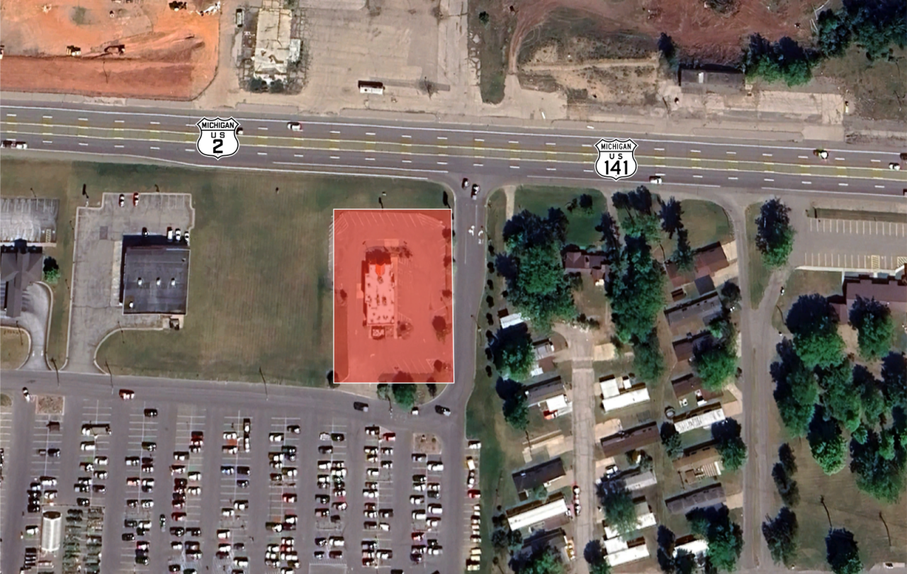 8133 US-2/141, Iron Mountain, MI à vendre Photo principale– Image 1 sur 3