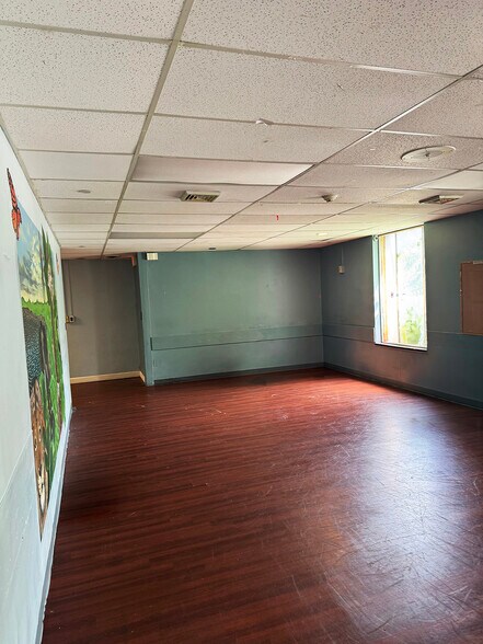 221 N Washington St, Marion, IN à vendre - Photo intérieure – Image 2 sur 4