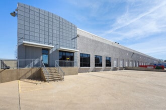 2600 McHale Ct, Austin, TX à louer Photo de l’immeuble– Image 2 sur 16