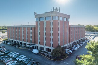 Plus de détails pour 4010 DuPont Cir, Louisville, KY - Bureau/Médical à louer