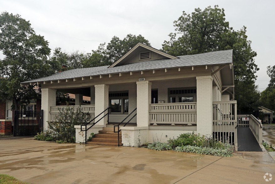 2812 Hemphill St, Fort Worth, TX à vendre - Photo principale – Image 1 sur 10