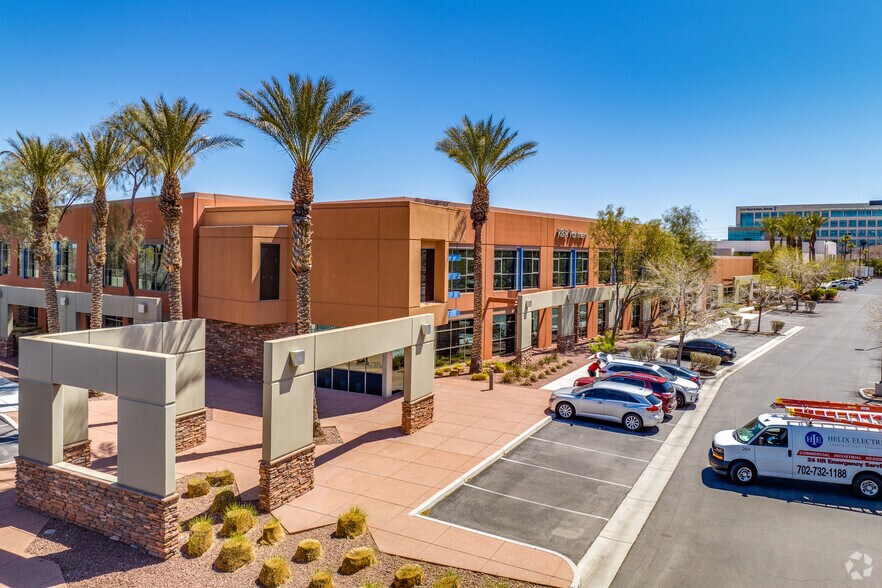 900 S Pavilion Center Dr, Las Vegas, NV à vendre - Photo principale – Image 1 sur 34