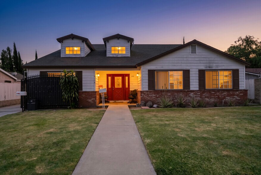 8118 Alameda St, Downey, CA à vendre - Photo de l’immeuble – Image 3 sur 33