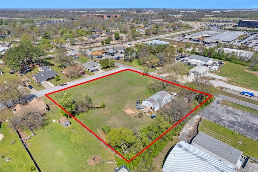 107 W Apple Blossom Ave, Lowell, AR à vendre - Photo de l’immeuble – Image 2 sur 15