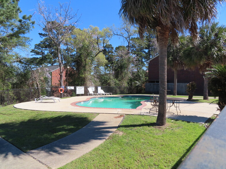 2455 Montgomery Rd, Huntsville, TX à vendre - Photo de l’immeuble – Image 2 sur 10