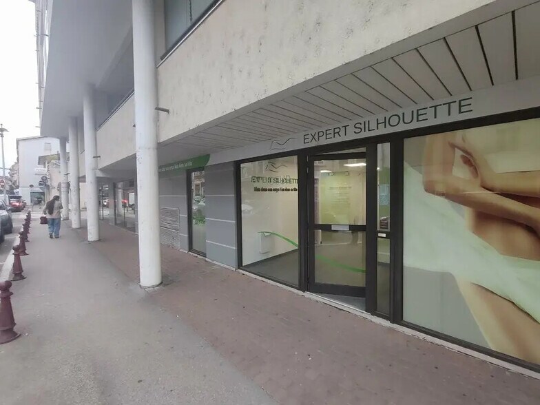 Local commercial dans Bourgoin-Jallieu à louer - Photo de l’immeuble – Image 3 sur 11