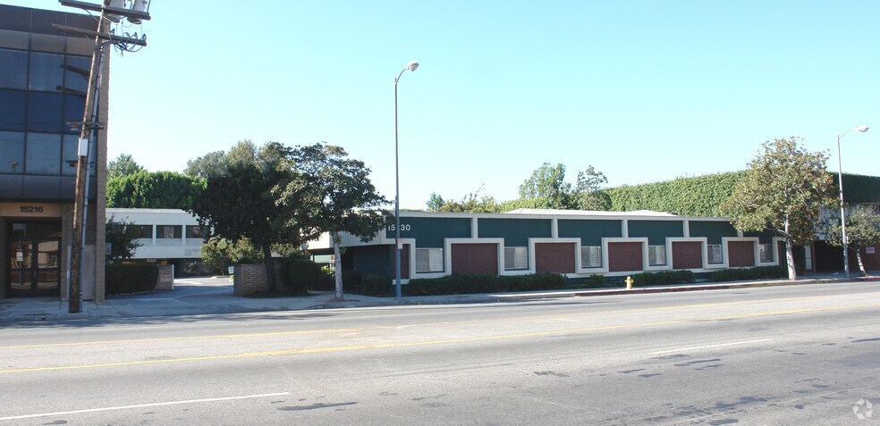 15230 Burbank Blvd, Sherman Oaks, CA à louer - Photo de l’immeuble – Image 2 sur 7