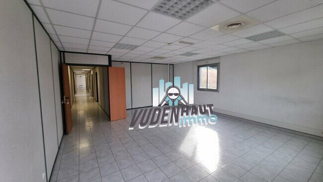 Plus de détails pour Local d’activités à vendre
