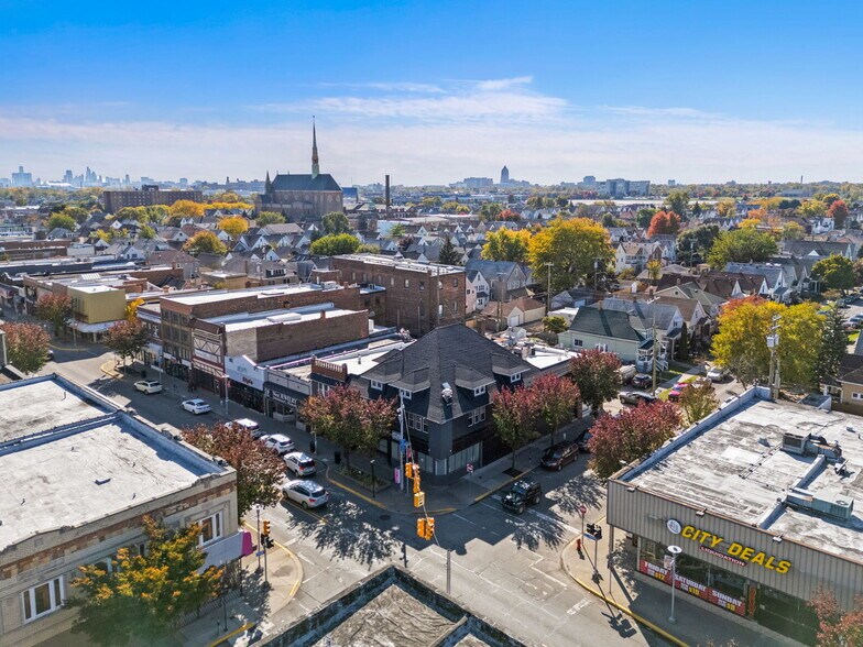 9741 Joseph Campau St, Hamtramck, MI à louer - Photo de l’immeuble – Image 2 sur 7