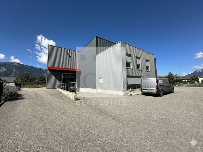 Local d'activités dans Le Versoud à vendre - Photo de l’immeuble – Image 2 sur 4