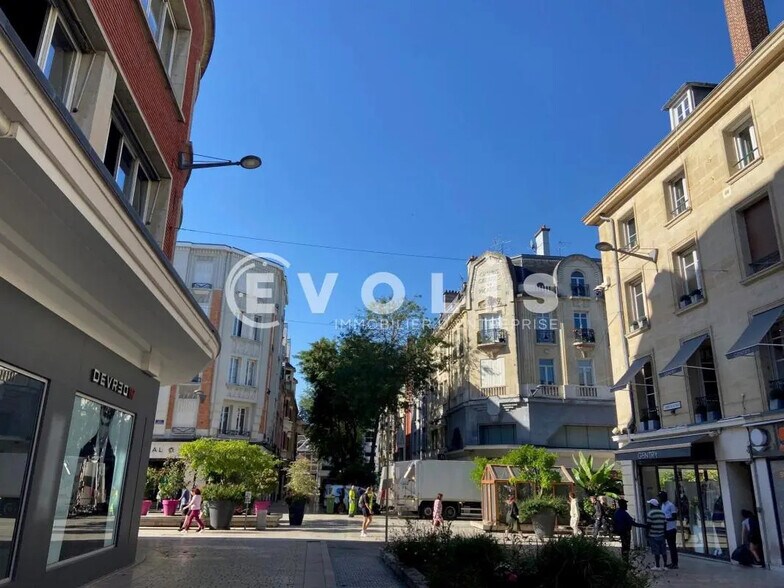 Local commercial dans Amiens à louer - Photo de l’immeuble – Image 1 sur 1