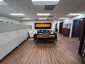 5000 W 95th St, Prairie Village, KS à louer Photo intérieure– Image 2 sur 10