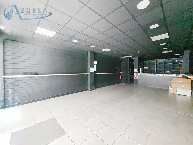 Local commercial dans Cagnes-sur-Mer à louer - Photo de l’immeuble – Image 2 sur 4