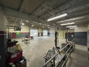 166 W Main St, Hillsborough, NH à louer Photo intérieure– Image 2 sur 6