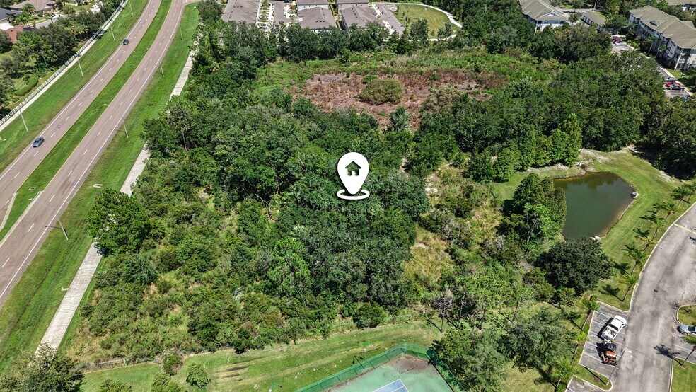 Cross Creek Blvd, Tampa, FL à vendre - Photo de l’immeuble – Image 2 sur 21